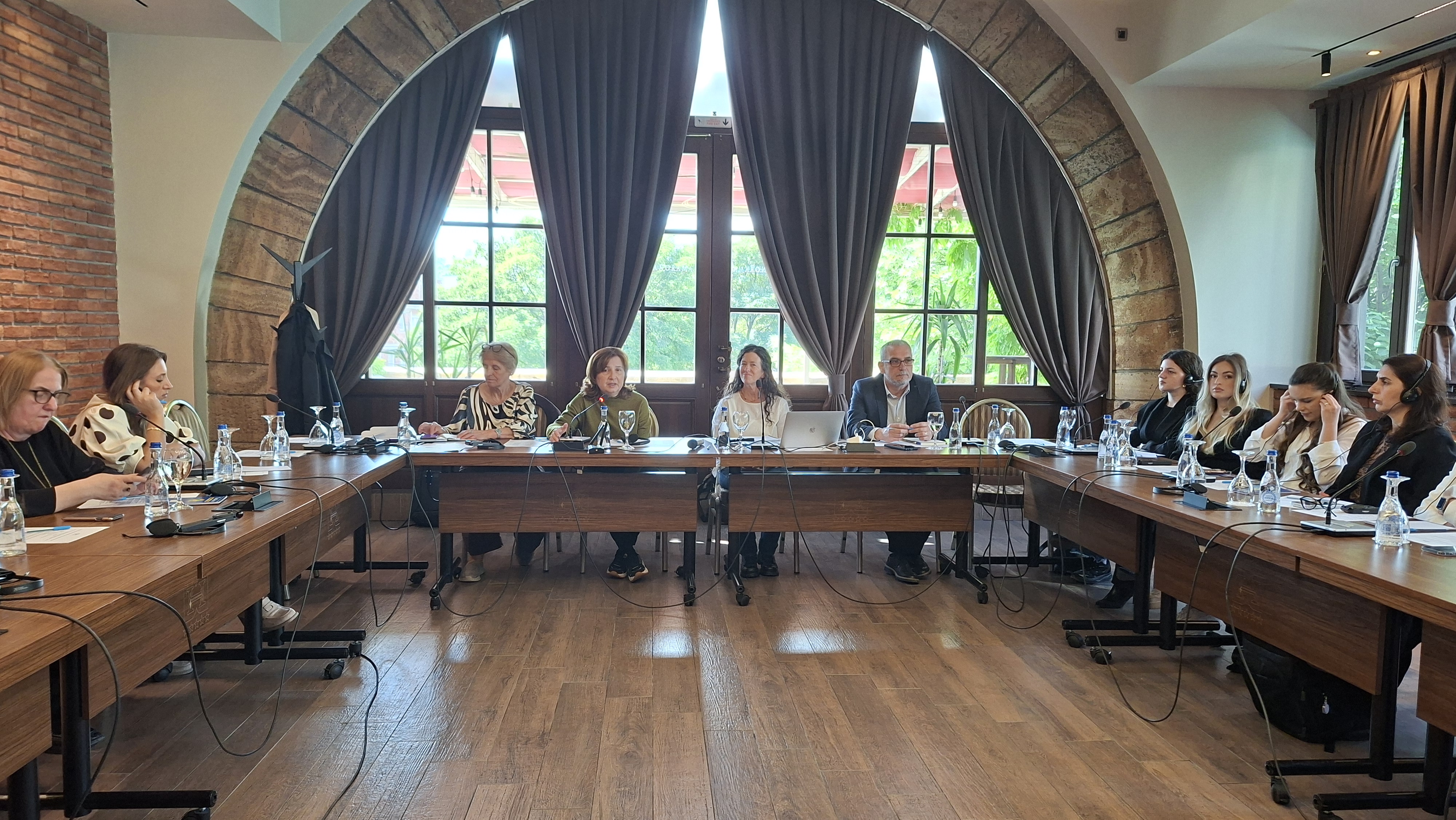 Profesionistët shëndetësorë në Pejë avancojnë aftësitë në komunikimin shëndetësor me perspektivë gjinore